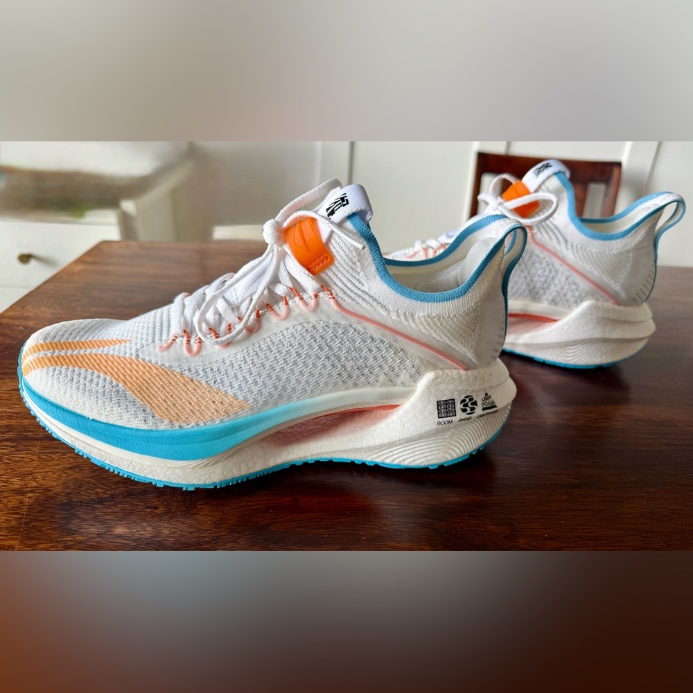 Li-Ning Essential Sneakers in White, Blue, and Orange - Picture 4 of 10
